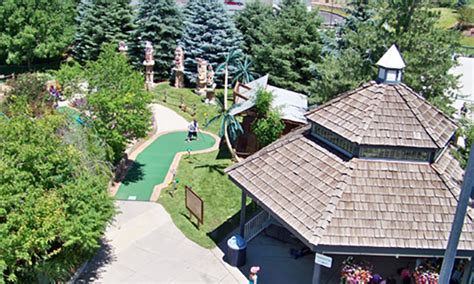 Let's Golf! A Quirky and Challenging Miniature Golf Adventure